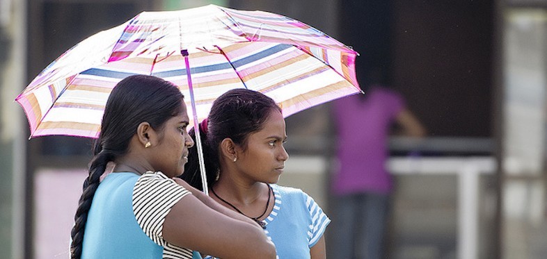 Women in Hikkaduwa, Sri Lanka © Brett Davies (CC BY-NC-SA 2.0)