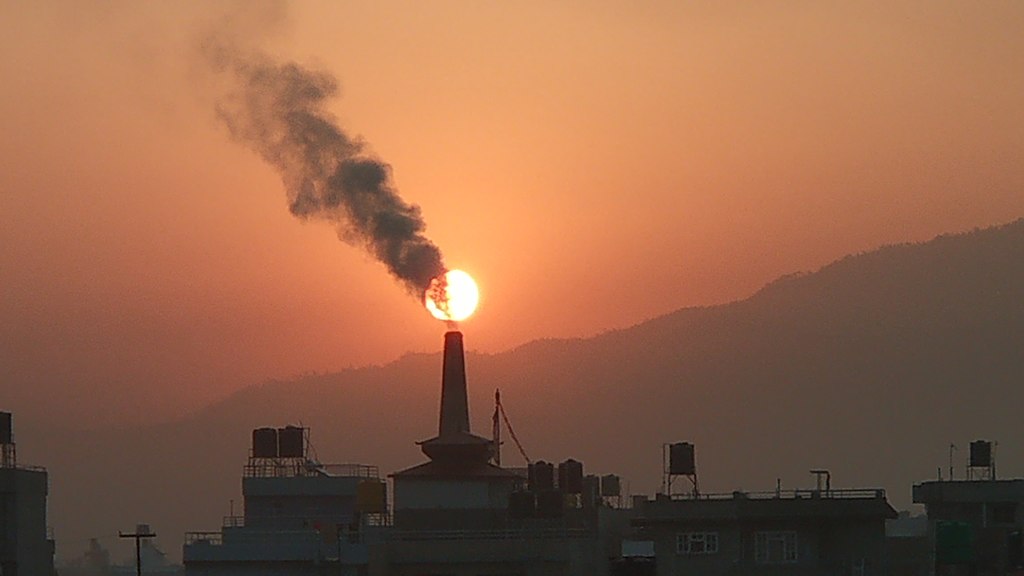 Air pollution by brick factories at Mahalaxmi municipality, Lalitpur Nepal. Photo by Janak Bhatta via Wikimedia.Commons, CC BY 4.0